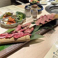 牛刺しと焼肉 仔虎 クリスロード店 - 