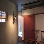 江戸前鮨 二鶴 - 店内、カウンター席への入口