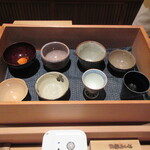 江戸前鮨 二鶴 - 猪口を選ぶ