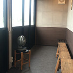 博多ラーメン とんとん - 待合室ができてた