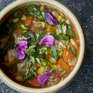 環境に配慮された自家農場の食材をメインに使用