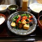 Makotoya - 揚げ豆腐と春野菜のからあげ黒酢南蛮定食＠890