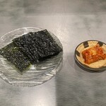 龍苑 - ユッケジャンスープセット（ライス ・韓国のり・キムチ）　950円（税込）