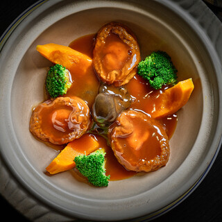 中国宮廷の伝統を受け継いだ、珠玉の北京・上海料理をご提供