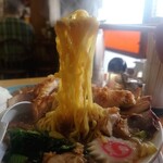 かし亀 - 麺リフトアップ