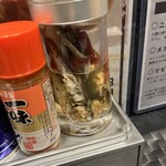 煮干しラーメン キングニボラ - 煮干しのお酢はまぜそば用