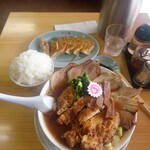 かし亀 - ライス200円 餃子350円