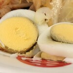 蒙古タンメン中本 - ゆで卵