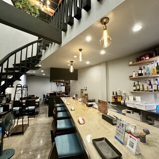 カフェのような寛ぎの空間で中華料理を◎一人飲みも歓迎！貸切可