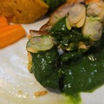 キッチン ブルー グローブ - ふた切れ目にはあさりを乗せて