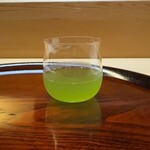 松川 - まずは冷たい緑茶で