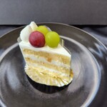 あかしや洋菓子店 - 料理写真:季節のショートケーキ(ぶどうとシャインマスカット)