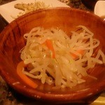 焼にく 和牛食堂 - ディナータイムのサラダバーにあった春雨サラダ