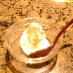 焼にく 和牛食堂 - ミニソフトクリーム…スタッフにじゃんけんで勝つと無料