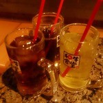 焼にく 和牛食堂 - ジョッキ　ソフトドリンク（アイスウーロン茶、リンゴジュース）…各200円