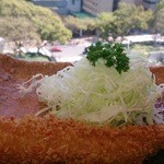 まるは食堂 - カウンターで食べるとこんな景色になります