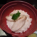 元祖 瓦そば たかせ - フグのタタキが載っています