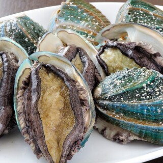 「ふかひれの姿広東風」と「長崎県対馬産活けあわびの煮込み」