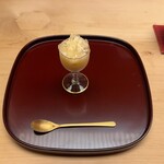 徳ㇵ本也 - 中に桃が入っている　シャンパンゼリー？