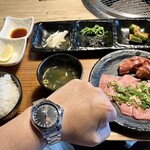 肉の青木商店 - 最近ヘヴィ・ロテな左腕のお供と^ ^