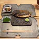 徳ㇵ本也 - 鮎の炭火焼き　椎茸の胡麻和え