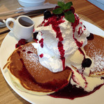 キッチン＆カフェ クリシュ - ミックスベリーパンケーキ