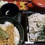 陣屋 - 天丼とお蕎麦の定食830円