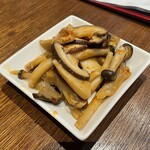 韓国料理 イチサン - 4種のキノコ