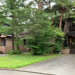 時の宿 すみれ - 景観に溶け込む様な建物