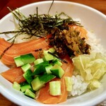 麺屋　たか - 若大将がサービスでサーモン丼にしてくれました。