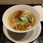 時の宿 すみれ - 千本と牛骨スープの米粉麺