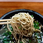 麺屋　たか - バリカタ細麺がめちゃくちゃ合います。スープも酸味が追加され、違った味わい。
