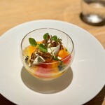 マンサルヴァ - こちらは、新たに着任されたスーシェフによるドルチェ。
      マンゴーやパッションフルーツはもちろん、ヴェルベーヌのアイスが爽やかで、期待以上の完成度。
      美味しかった♪