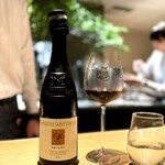 マンサルヴァ - ラ・バスティード・サン・ヴァンサンのヴァケラス。
      グルナッシュ主体なのでイベリコのコクに合うのはもちろんですが、シラー比率が低い割になかなかスパイシー。
      これがパクチーのハーブ感にいいんです♪