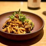 マンサルヴァ - イベリコ豚のキタッラ。
      相変わらず、この手打ちのキタッラは絶品！
      イベリコの旨味とパクチーのアクセントで、最高パスタです。