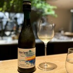 マンサルヴァ - 現地の思い出もあって、チンクエ・テッレは大好きなワイン♪
      畑も栽培の様子も見ましたが、海沿いの想像を超えるロケーションで作られています。
      そのミネラル感から来る塩味や旨味、爽やかさはラビオリと完璧！