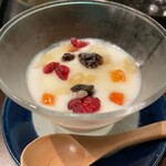 時の宿 すみれ - ドライフルーツの入ったヨーグルトも