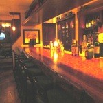 ル テアトル - シックで重厚感のある落ち着いた店内