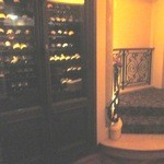 ル テアトル - 入り口のセラーがカッコいい