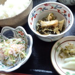 日本一 - 支那そば定食のおかず・漬物<拡大>