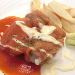 Rose Room - 日替わりランチ 1000円 のチキンソテートマトソース チーズの香り