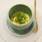 Restaurant KAITO - とうもろこし：トウモロコシの冷製フラン（洋風茶碗蒸し）の上層に トウモロコシの冷たいポタージュを流し込み、オリーブオイルを練り込んだアイスクリームを真中に据えてあり、その上に雲丹とイカを併せてトッピングしてあります。大根新芽のサラダが添えられてとても美味しいですゥ～！