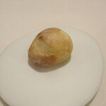 Restaurant KAITO - フランスパン：丸くて可愛いフランスパンです。