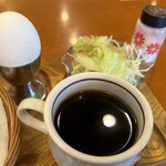 ジャマイカ - エッグスタンドにのった ゆで玉子と 美味しいコーヒー