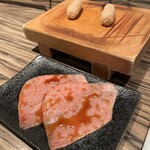 焼肉 ジャンボ - 和牛の握り(トモサンカク)