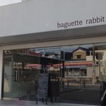 baguette　rabbit - ガラス張りでシンプルな外観