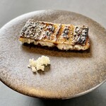 プレゼンテ スギ - 天然鰻を使用し、その素材を引きたてるためにあえて白焼きに。皮目パリッと身はふっくら。人生初！鰻ってこんなに美味しいんだと実感しました。