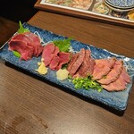 産直市場 丸 - 馬刺し4点盛り