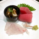 宵ノねこ - 鮮魚のお刺身2種盛り合わせ（マグロ、黒鯛、たこぶつ）