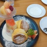 たまごとこなと - ふわふわのパンケーキと桃合うよ！
